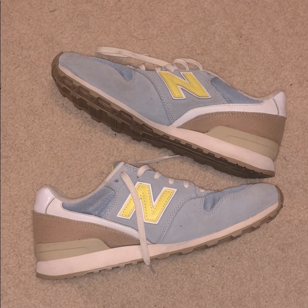 Women’s 9.5 New Balance Shoes